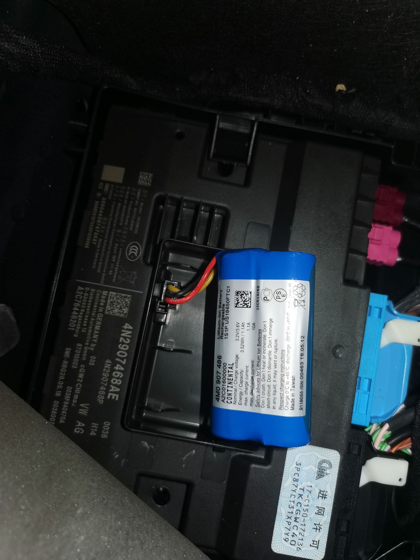 porsche VW car SOS emergency power supply module battery Touareg Q7 Cayenne Q5 Maikai and other original manufacturers