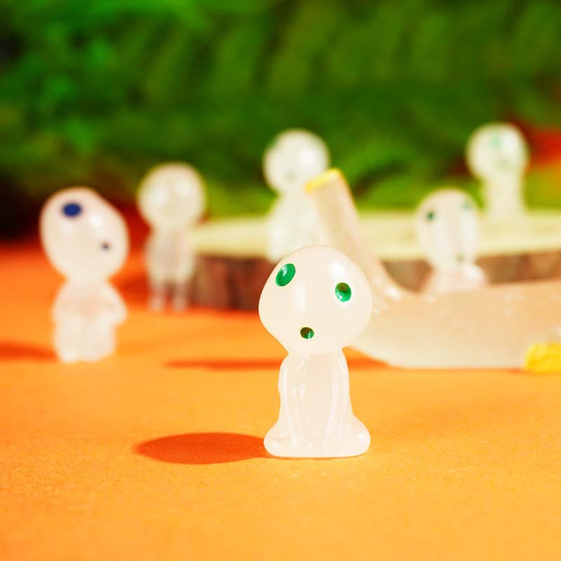 Dibujos animados japoneses colección tridimensional modelo de figura bosque alienígena resina brillará árbol luminoso elfo berserk