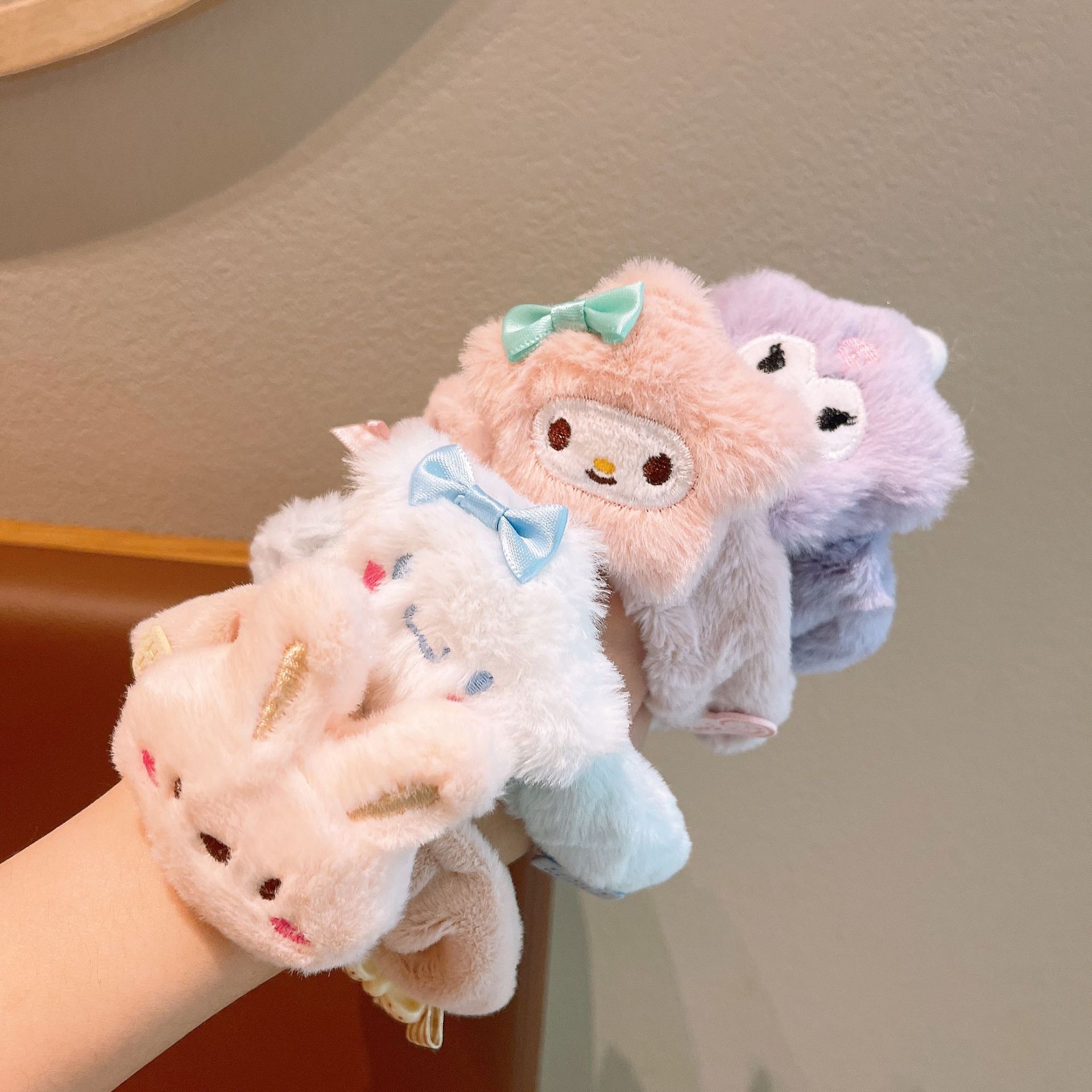 Nuevos niños de peluche collar de bocado niñas lindas muñecas de dibujos animados correa de elasticidad para bebés Galerie Lomi cuerda decorada al por mayor