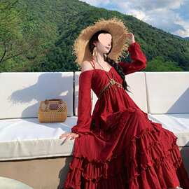 云南新疆度假民族风挂脖一字肩复古红显白长袖重工连衣裙秋