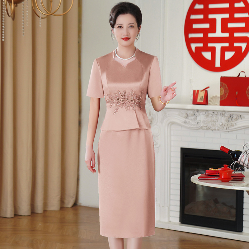 新型のウェディングドレスの新しい中国式の喜姑の結婚披露宴は中高年の女性のお母さんの夏服の若い国風のワンピースを詰めます。|undefined