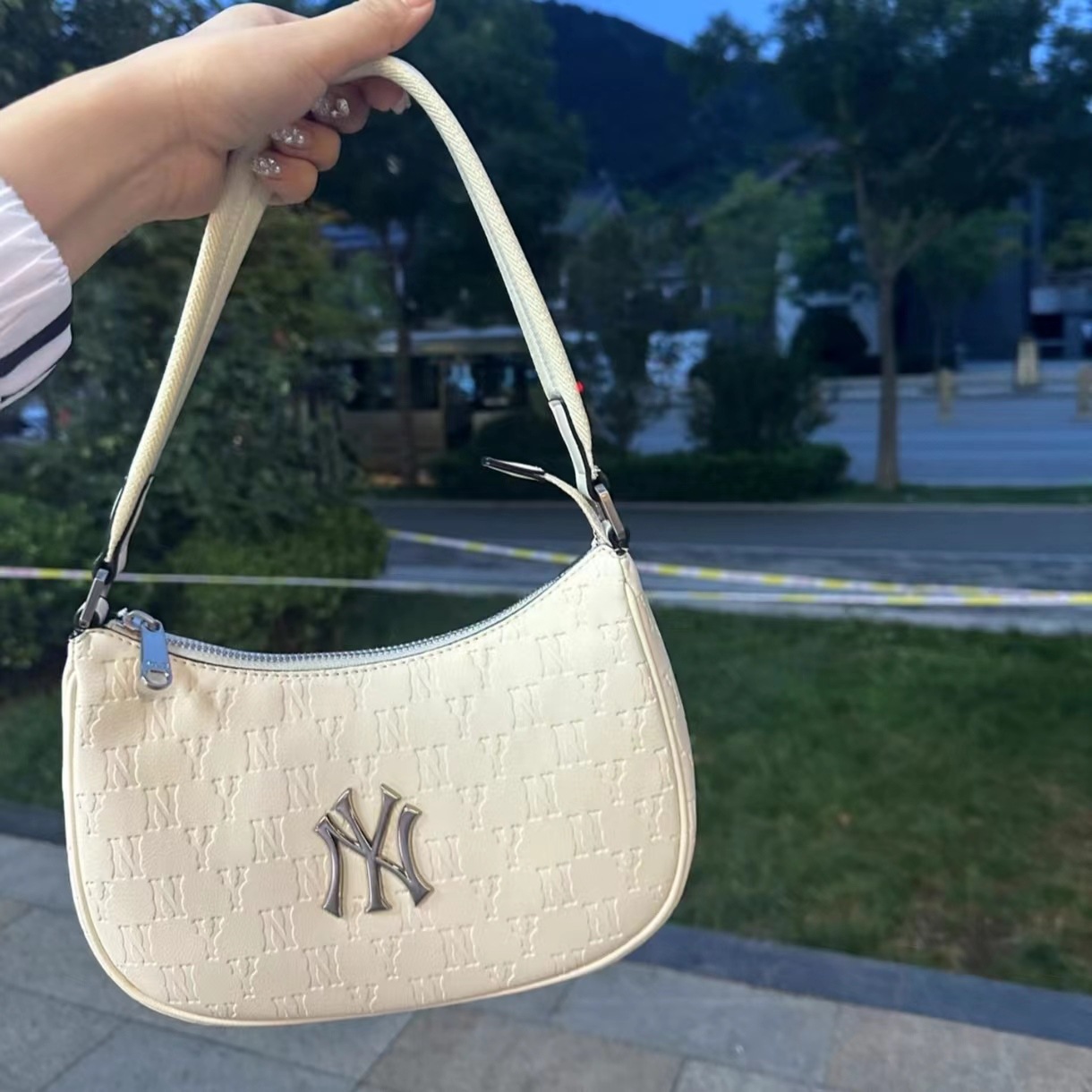 MLB Embossed Underarm Bag PU Leather Steel Printed Denim Emb..