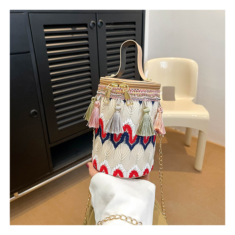 Kleine, zylindrische Handtasche im ethnischen Stil für Damen im neuen Trend 2024, Umhängetasche mit Quaste, personalisierte Tasche_voghion.com