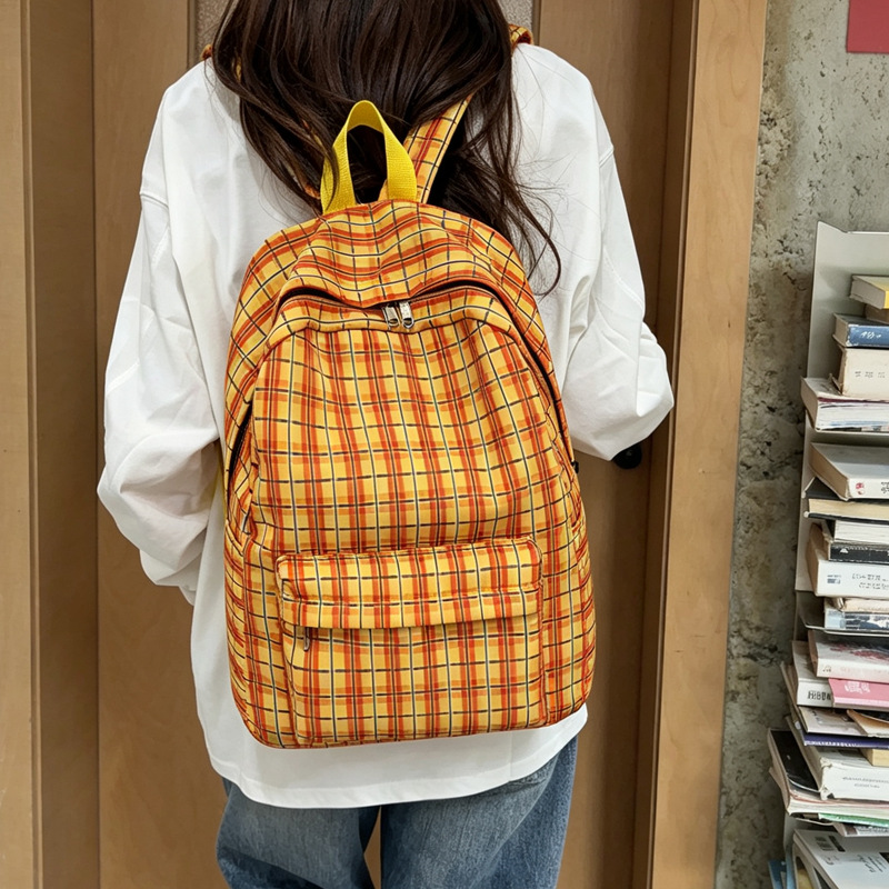 Hong Kong-style retro plaid backpack, suitable for junior high school girls, college students, and versatile for everyday use; large capacity, preppy style
