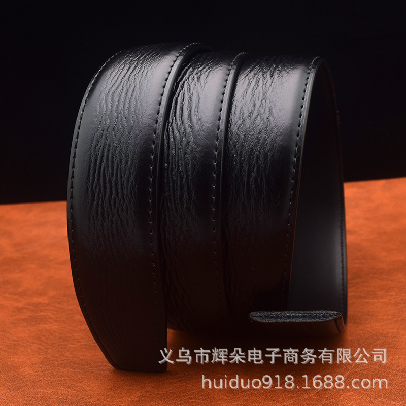 男性の高級本革ベルトはレトロなエンボス二階の牛革を持っています。