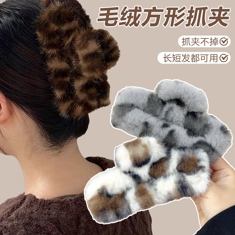 秋冬のぬいぐるみのヒョウの紋様の後頭部は女性の高級感のサメをつかんで大きいサイズの髪をつかんで頭をつかんで飾ります。|undefined