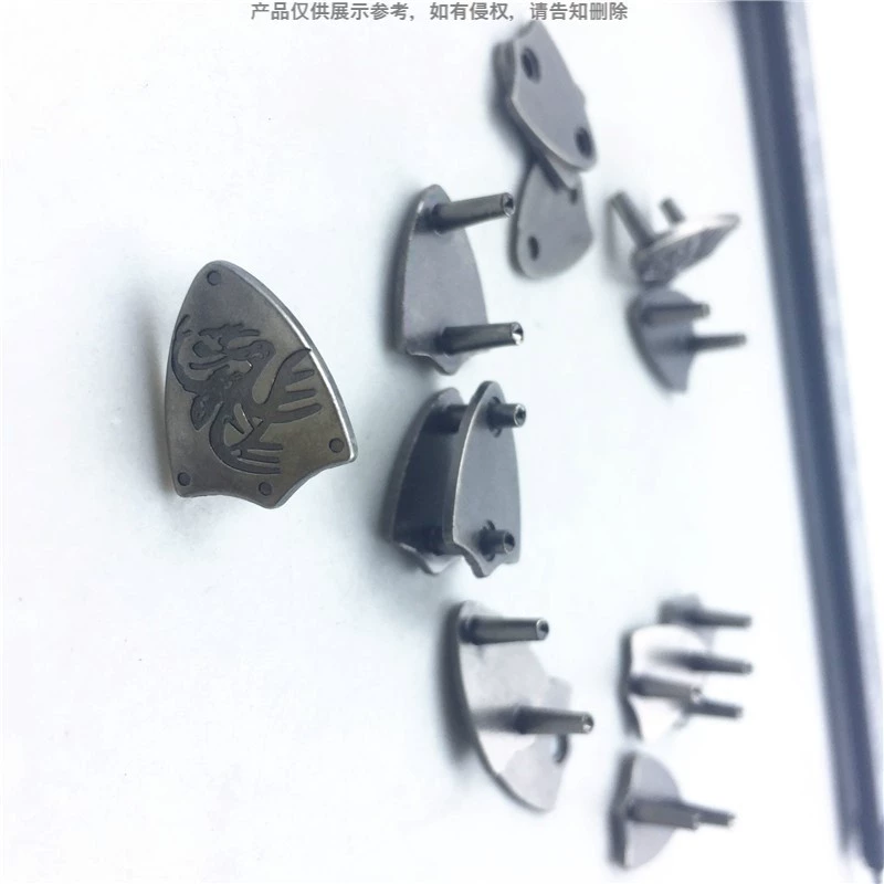 Изготовленные на заказ маленькие железные шляпы знак тапочки аксессуары товарный знак