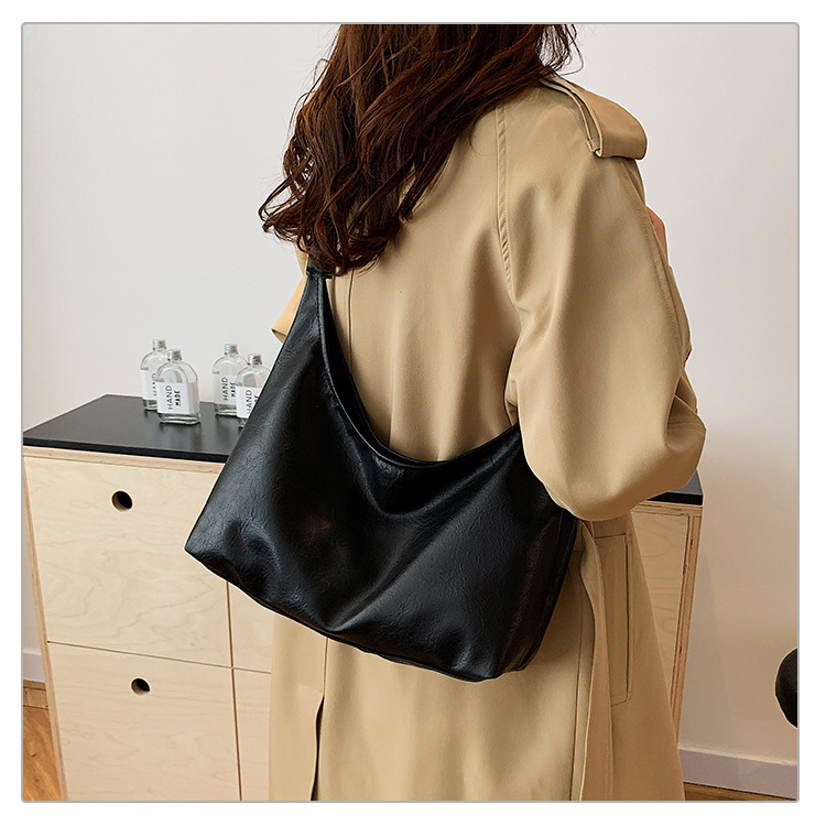 Large-capacity commuter bag for women, 2024 new style, fashionable and retro single-shoulder bag, casual and versatile, underarm tote soft leather bag undefined