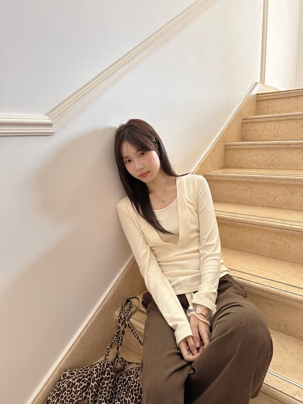 DIGM | 2025秋冬极简韩系假两件V领收腰针织衫长袖T恤女A09280|undefined