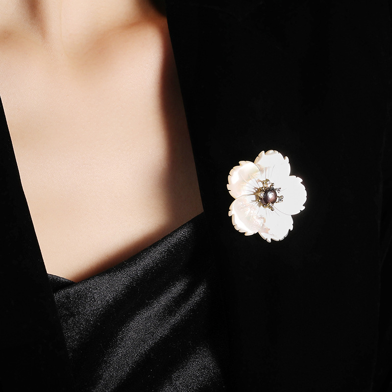Banquet, Formal Occasion Elegant Flower Copper Plating Inlay Freshwater Pearl Shell Zircon Women's Brooches