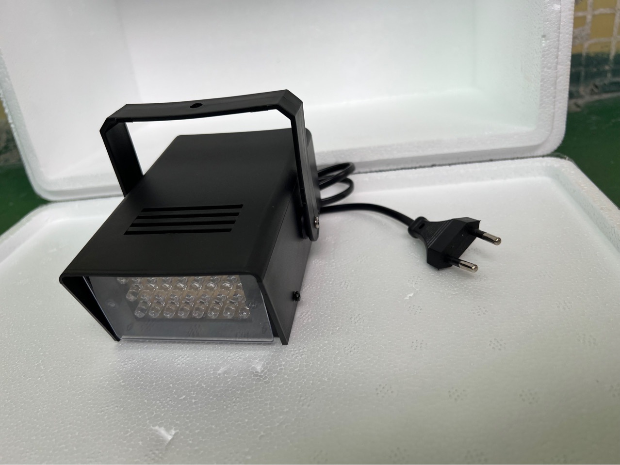 24颗Led频闪灯 110V/220V可选 白光爆闪灯 白光频闪灯 小频闪氛围-阿里巴巴