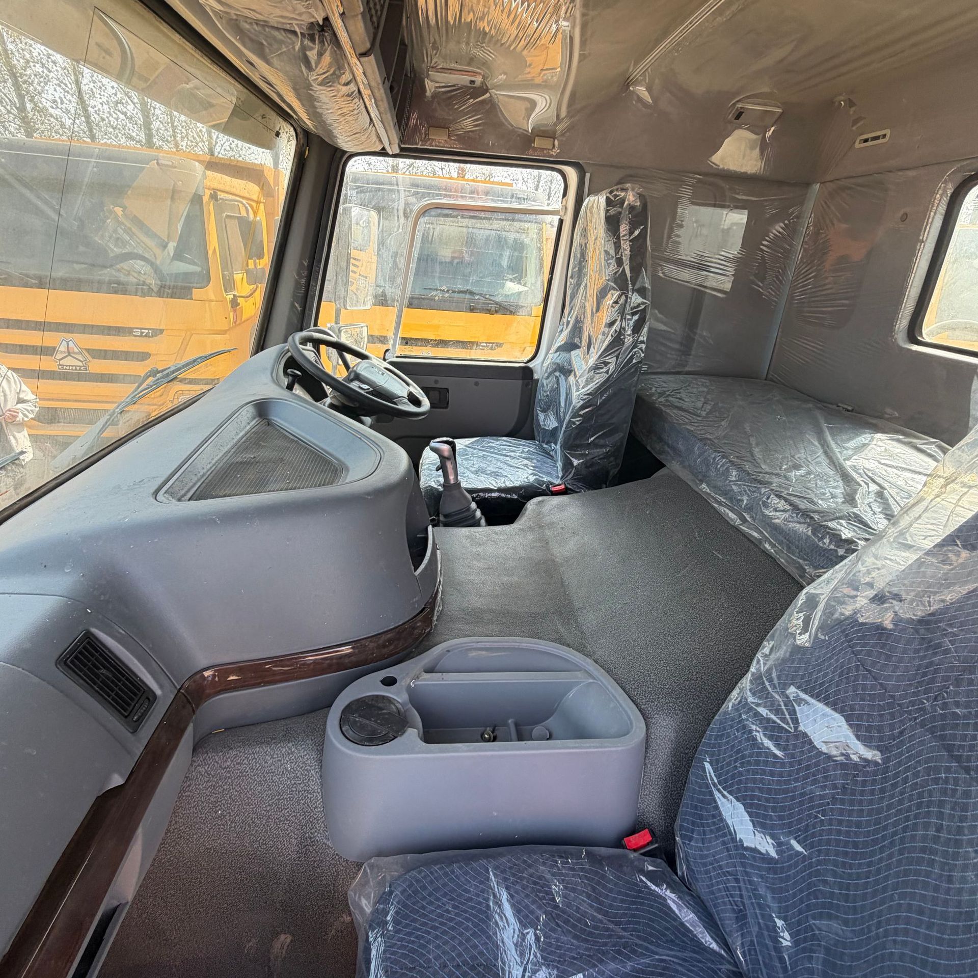 Export of China Heavy Duty Truck HOWO 4X2 small construction waste transport dump truck, customizable