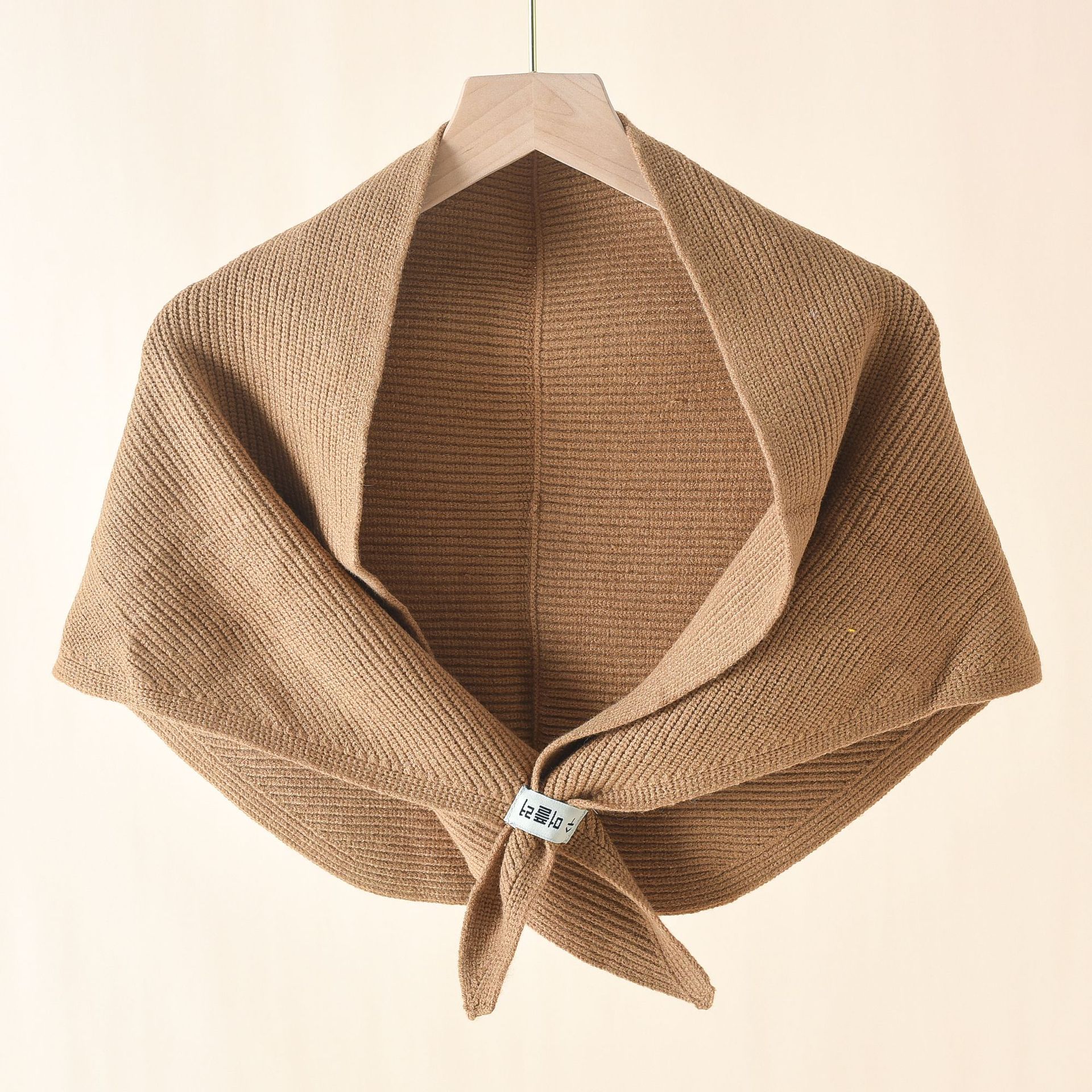 Verano Internet celebridad de punto chal ropa exterior de las mujeres pequeño chaleco primavera y otoño aire acondicionado habitación cuello protección triángulo decorativo perforado hombro