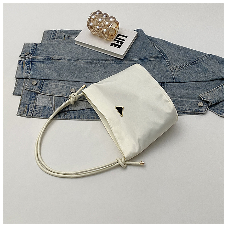 2025 New Korean-style fashionable and niche single-shoulder bag, hand-held trendy and casual bucket bag, women's commuting crossbody bag for work undefined