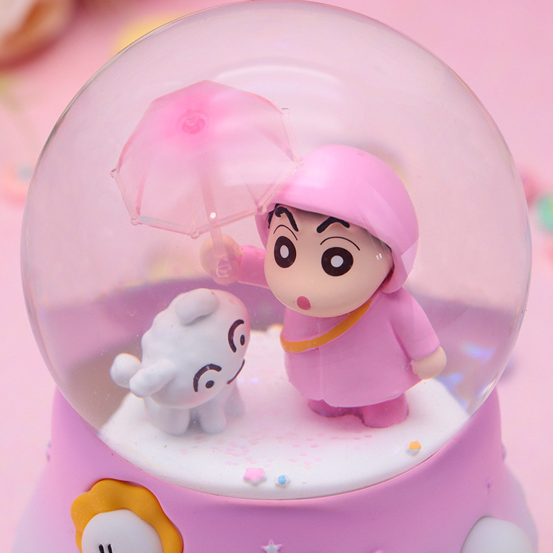 Anime japonés mismo estilo Crayon Shin-chan y Little White Crystal Ball Music Box Creative Piaoxue Music Box Regalo para estudiantes