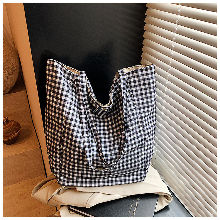 ins Korean-style laid-back single-shoulder bag, casual large-capacity black and white checkered tote bag, student commuting backpack for classes undefined
