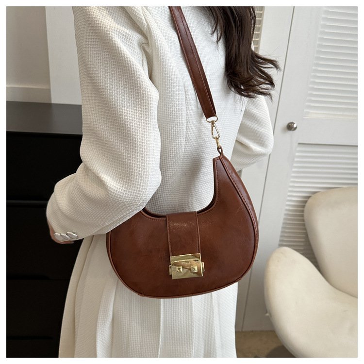 Nuova borsa a tracolla minimalista per donna, versione coreana, borsa sotto le ascelle dolce e straniera, tendenza invernale popolare, borsa da donna a forma di mezzaluna_voghion.com