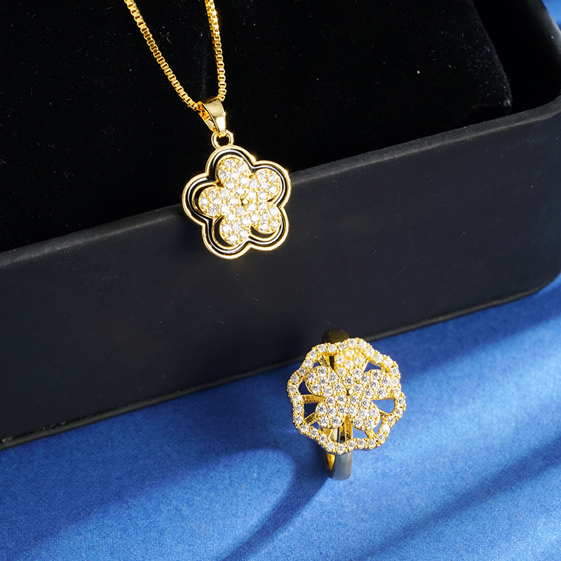 Sand Gold Collar simple de flores de lujo ligero nicho anillo de estilo rojo en línea universal fuente de joyería fresca