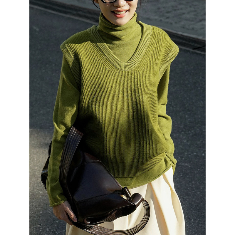 Lu Fu's New Winter Korean Style Simple Wool V Neck Vest Is Comfortable and Fashionable Layered Knitted Vest for Women Lu Fu's New Winter Korean Style Simple Wool V Neck Vest Is Comfortable and Fashionable Layered Knitted Vest for Women