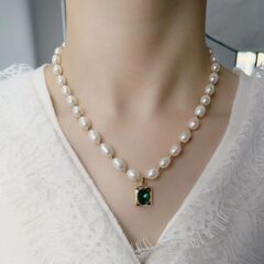 ライス淡水パールスクエアグリーンダイヤモンドネックレスフェミニンインターネットセレブニッチデザイン銅ビーズスペーサー鎖骨チェーン