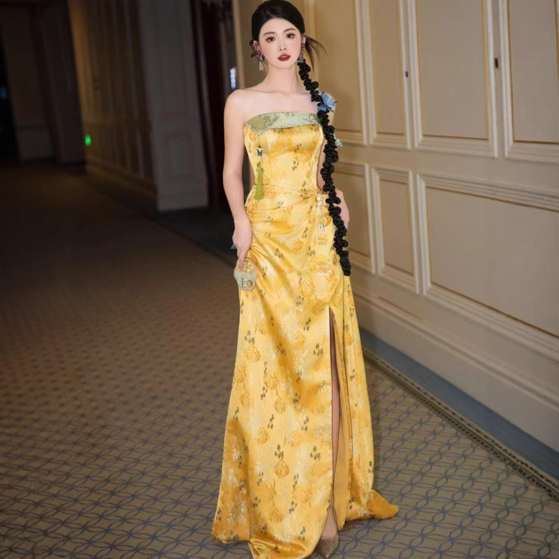 New Chinese Style Dressing Gown for Female Brides, High-End Retro Tube Top Engagement Dress, Light Luxury Niche National Style Dress