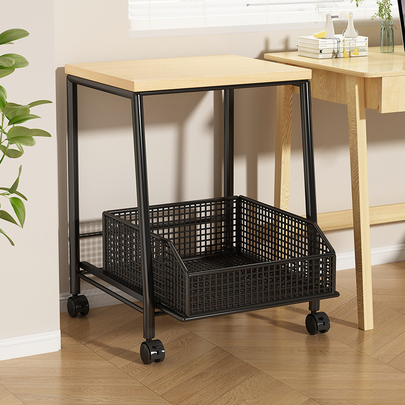 Cafetera debajo del armario de comedor, estante de bar, mesa, bolsas de té, pan, bocadillos, postres, cápsulas de café, estante de tazas de agua