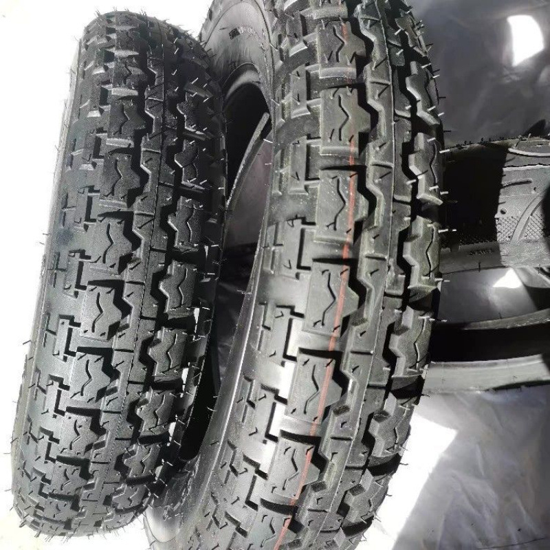 Vehículo eléctrico con neumáticos nuevos / - Vacuo neumático