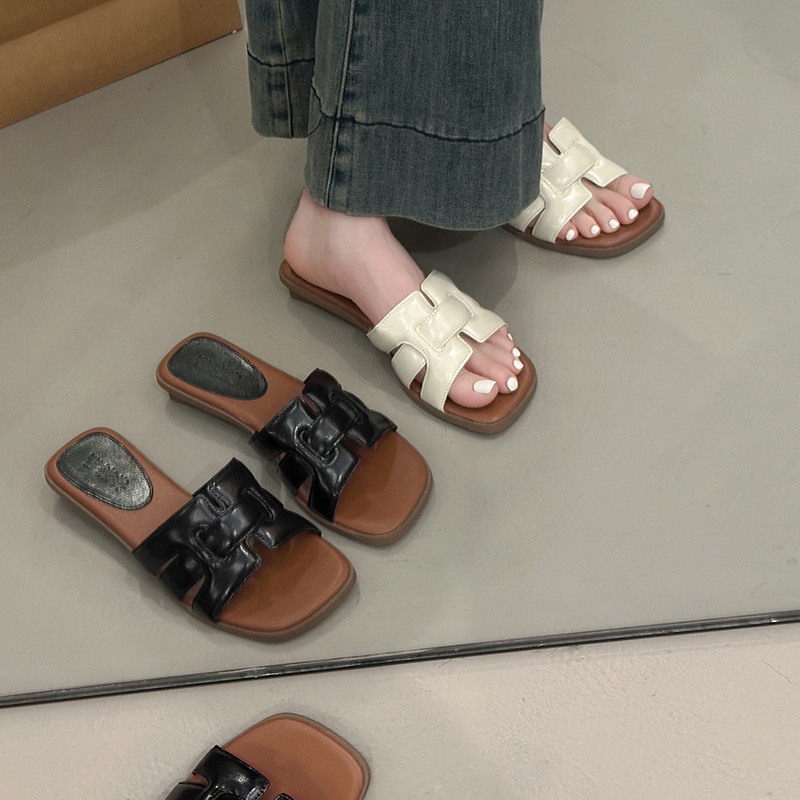 Open-Toe Slippers for Women, Summer Outdoor Wear, Wide-Footed, Flat-Soled, Beach Sandals, Black Slip-Ons, Large Size Women's Shoes, Sizes 41 to 43 Open-Toe Slippers for Women, Summer Outdoor Wear, Wide-Footed, Flat-Soled, Beach Sandals, Black Slip-Ons, Large Size Women's Shoes, Sizes 41 to 43