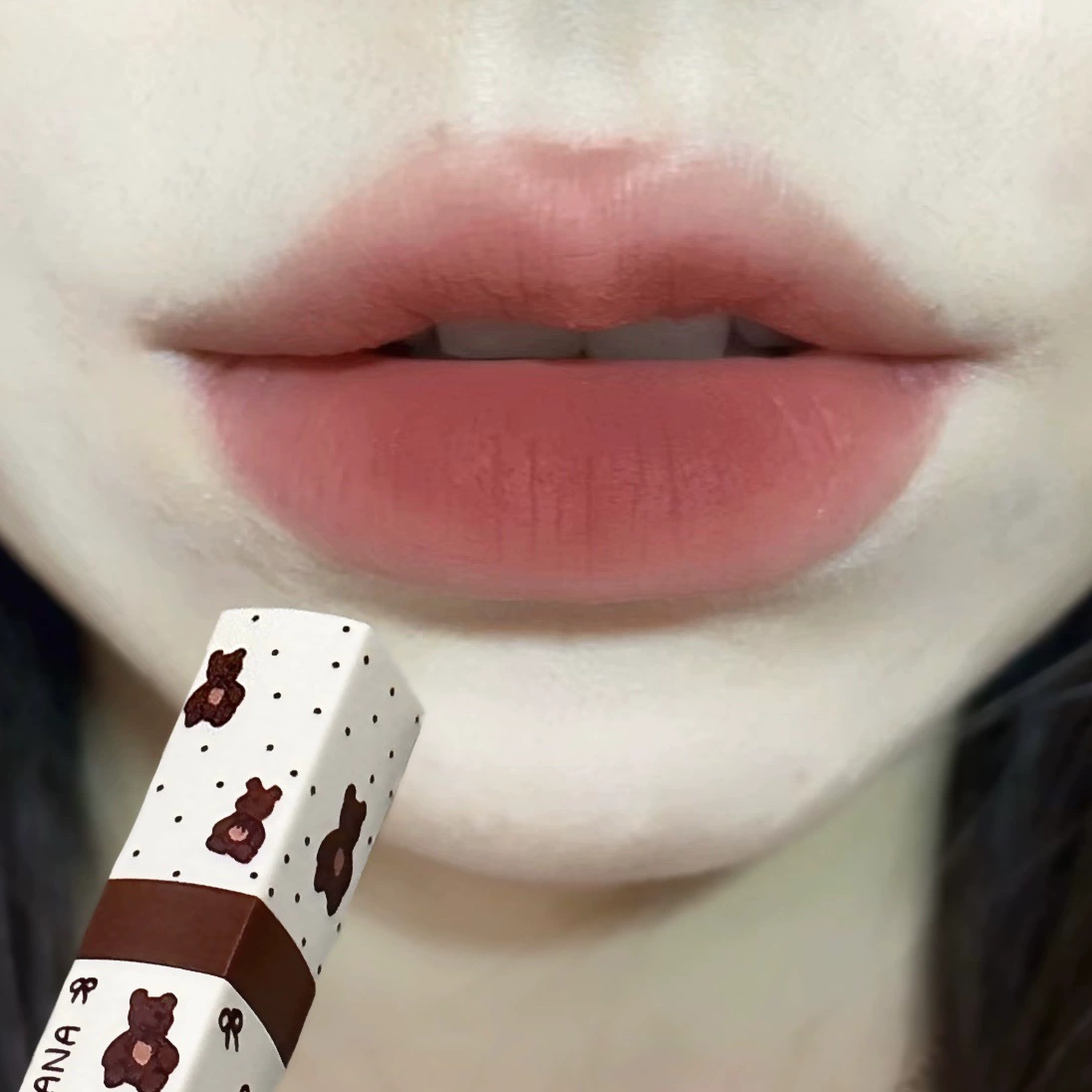 Cute lipstick, lip gloss, with little bears