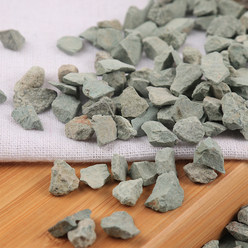 沸石水产养殖 吸氨除氮绿沸石颗粒 水处理沸石滤料 新泰净水材料