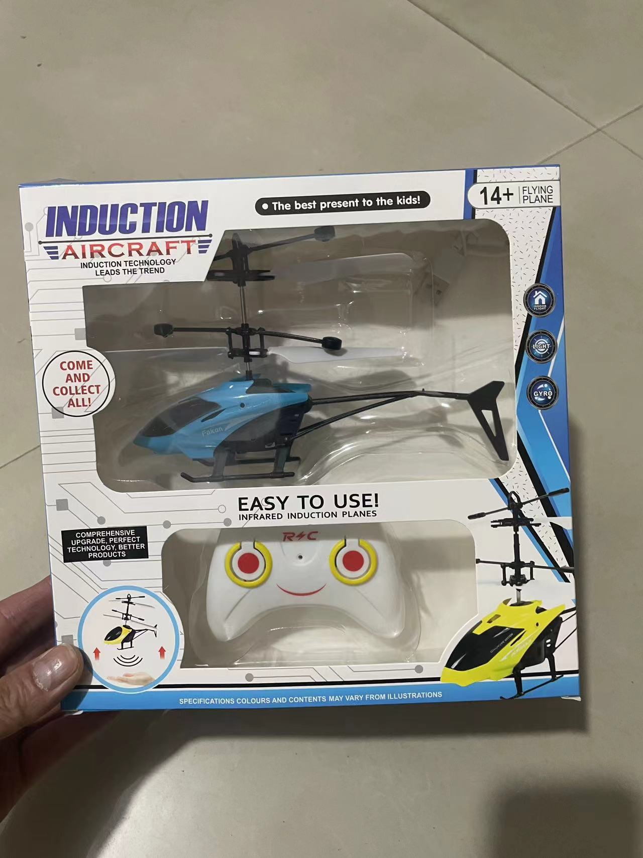 Fábrica de dos canales de control remoto helicóptero de inducción suspensión aviones juguetes eléctricos para niños Comercio exterior al por mayor