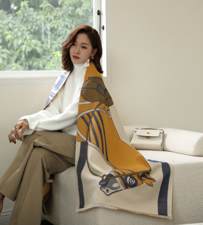말 노란색