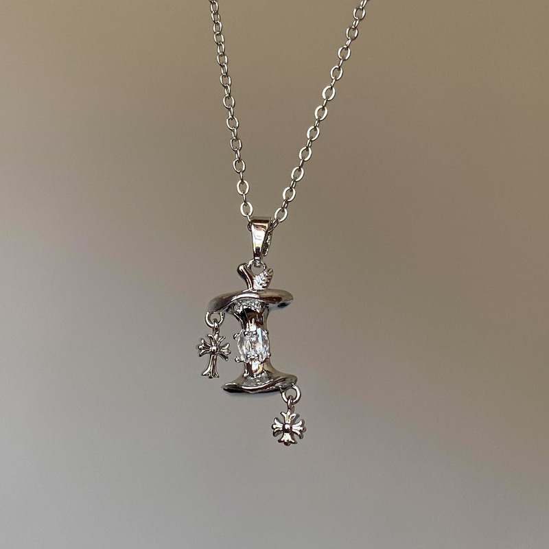 Vintage Silver Apple Core Necklace for Women, Sweet and Cool Style, Unique Design, Fashionable and Exquisite Collarbone Chain, 2026 New Model