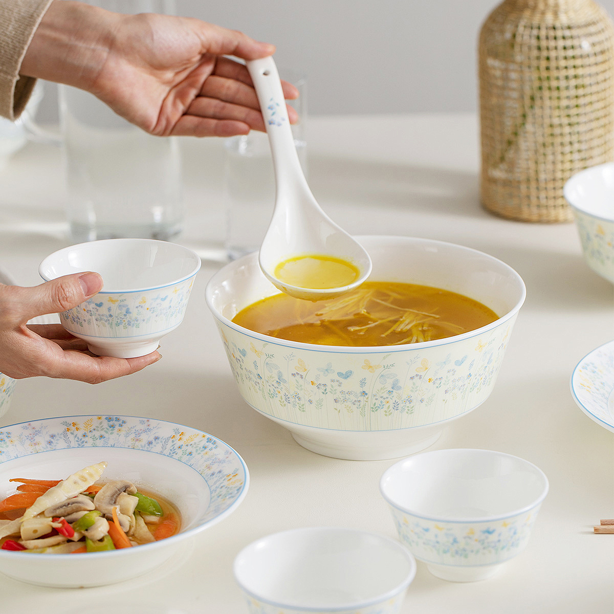 Cerámica solta Yongxia hueso de porcelana doméstica nueva mesa creativa ensalada de fideos cuenco de sopa de pescado enchuerto conjunto de cubiertos