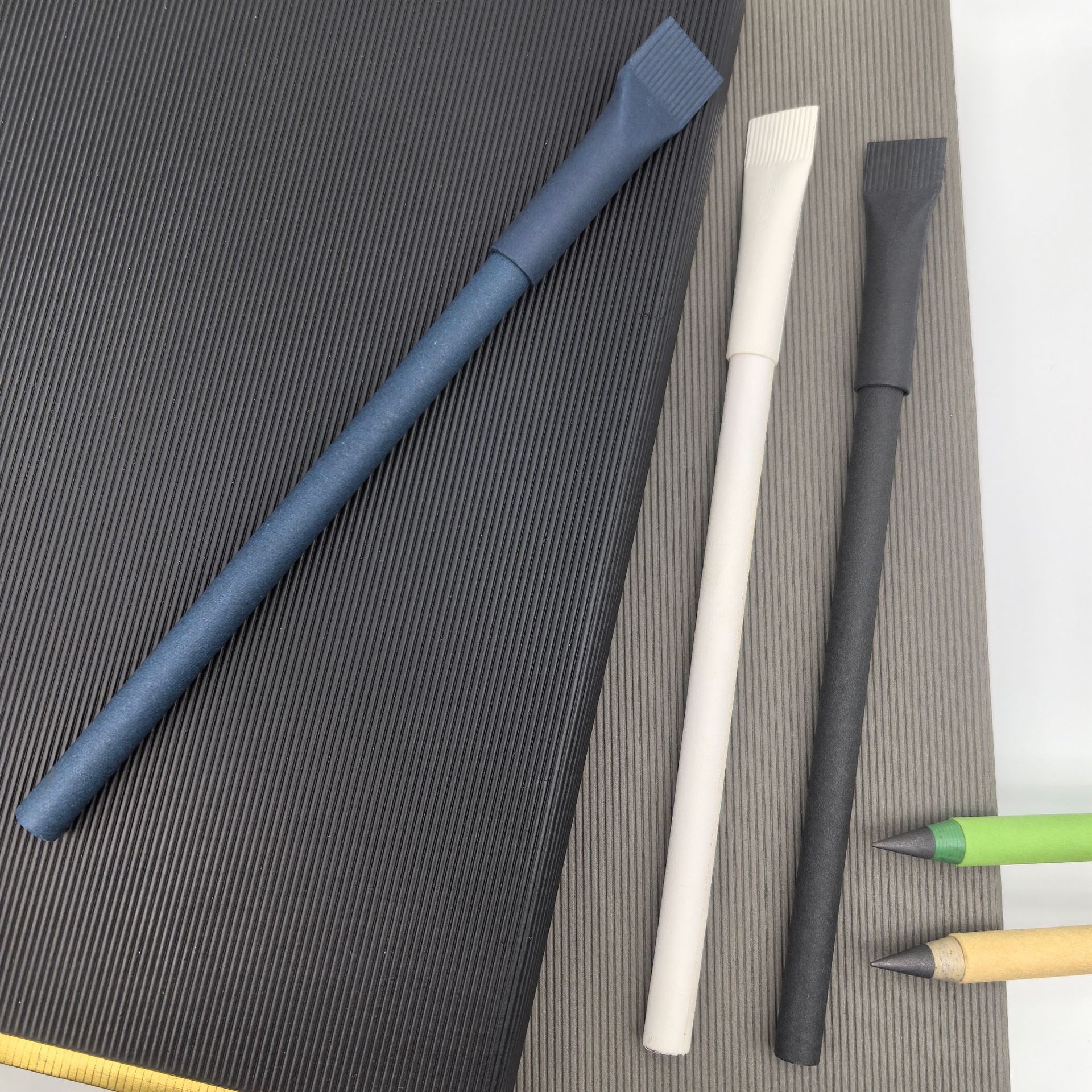 Ventas transfronterizas de lápiz eterno de protección ambiental no puede escribir lápiz de tubo de papel bajo precio negro tecnología lápiz eterno al por mayor