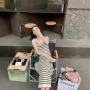 中长款条纹显瘦无袖连衣裙