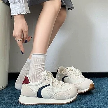 2025 nuevos zapatos deportivos de capacitación deportiva ligera con suela gruesa y casuales para mujeres versátiles verano y otoño malla transpirable simple zapatos Agan