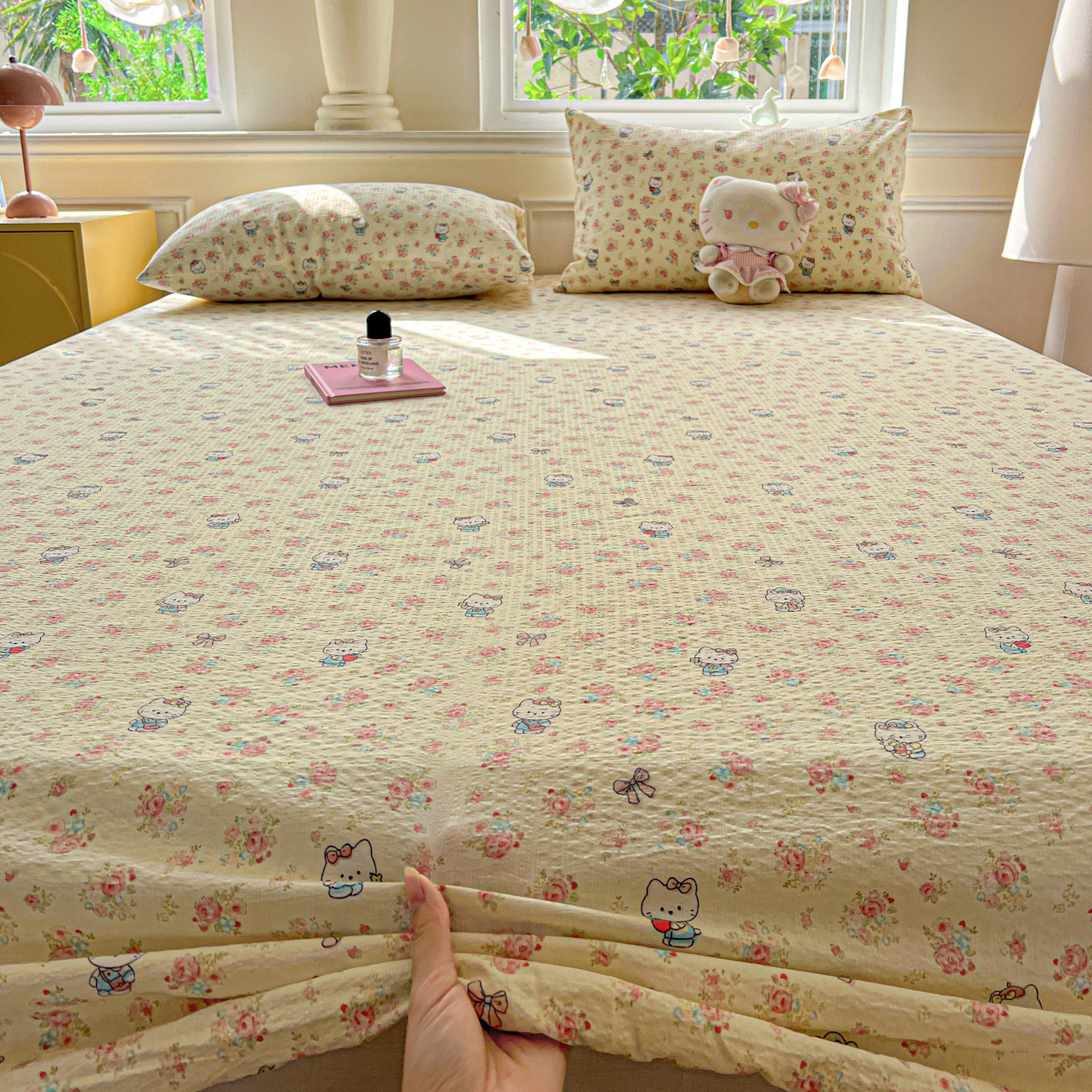 Cama de flores de clase A para madres y bebés tres piezas nuevas cubiertas de protección de colchón de doble hilo de una sola pieza cubierta de cama super suave cubierta de cama