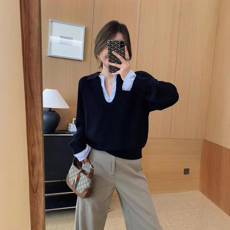 Relaxed and Fashionable Contrasting Color Fake Two-Piece Stripesd Knitwear for Women in Autumn and Winter Design Loose V Neck Top