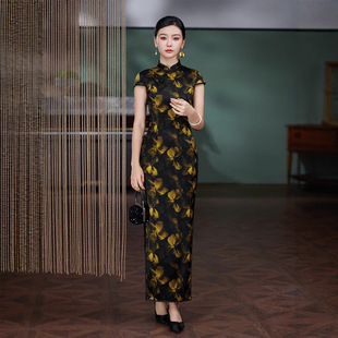 ��֮�ٸ�����z���ۏ͹�ɣ�Q�z�߶˚��|�B��ȹŮ�ļ���ɫ�����L��