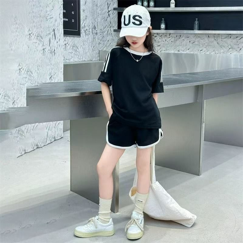 Trajes para niños y niñas verano 2025 nuevo estilo estilo occidental, pantalones cortos de manga corta para estudiantes universitarios, traje casual de verano de dos piezas