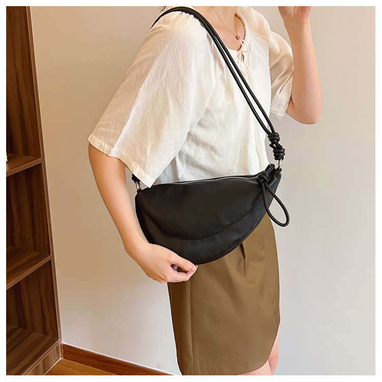 Women's Medium Pu Leather Solid Color Basic Semicircle Zipper Underarm Bag display picture 2