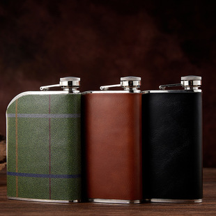 304 stainless steel hip flask 8 oz outdoor portable Russian leather small hip flask factory direct supply hip flask