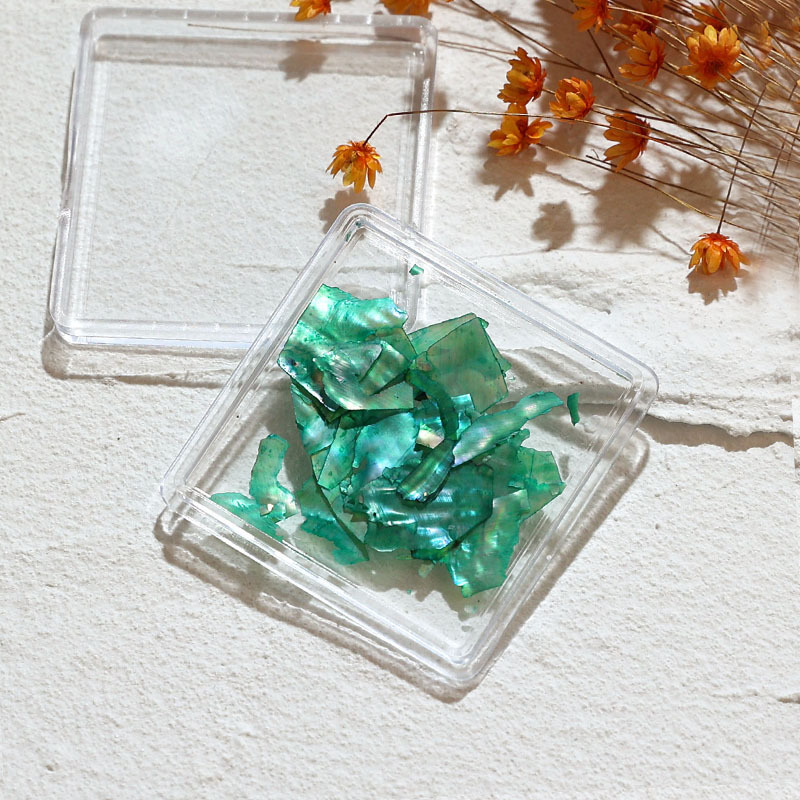 Manicuría irregular conchas de color fantasma rojo en línea con el mismo tipo de abalón natural ultra delgado fragmentos japoneses de decoración de uñas