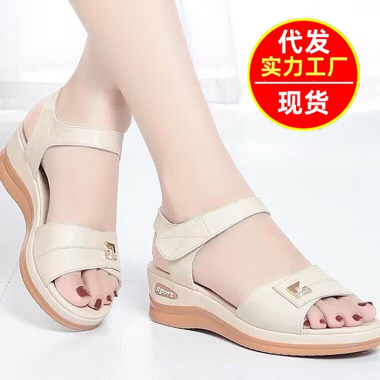 Non-Slip Soft Sole Versatile Flat Summer Sandals for Middle-Aged and Elderly Women 2025 New Wedge Thick-Soled High-Heeled Mom Sandals