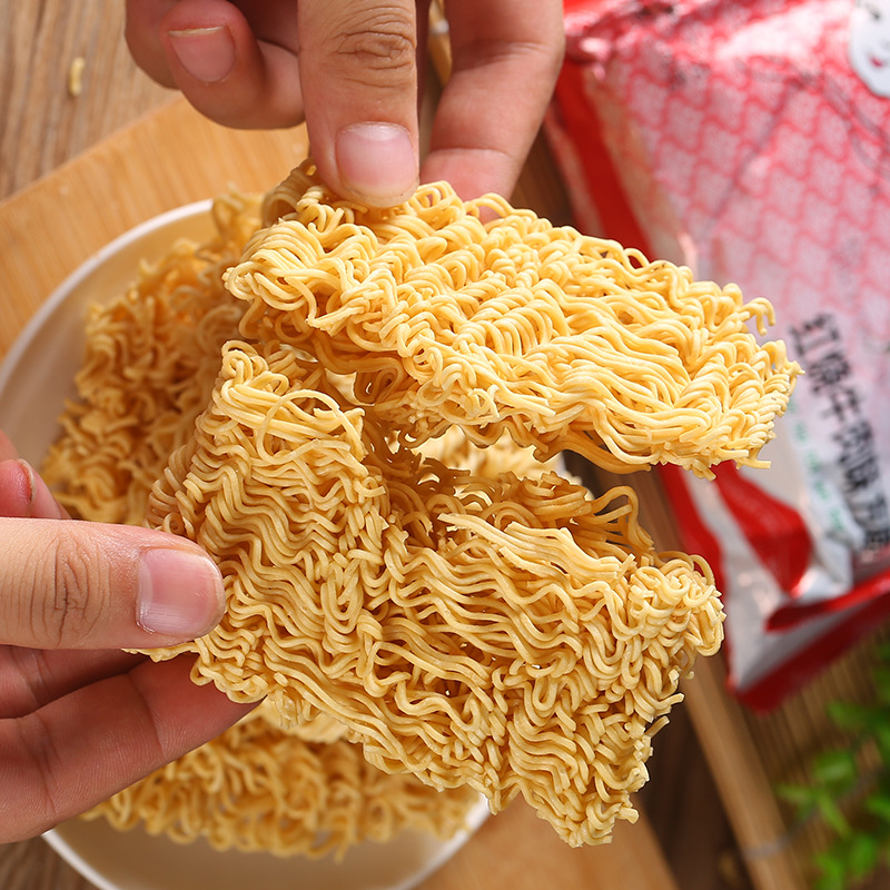 小保姆红烧牛肉方便面干脆面干吃面井中牌麻辣味泡面整箱网红怀旧