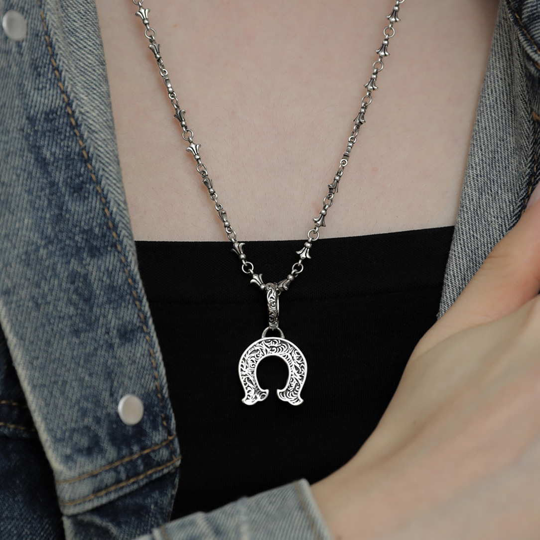 Ciondolo a ferro di cavallo design di nicchia alla moda nicchia di fascia alta stile trendy fresco_voghion.com