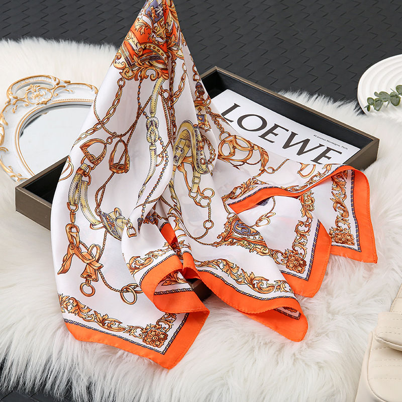 Transfronterizos primavera y otoño nueva cadena de seda cuadrada impresa retró bufandas de cuello de transporte universal bufandas de seda damas sensación de alto nivel