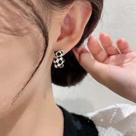 可爱小熊黑白棋盘格耳环女 网红ins风气质简约百搭耳钉时尚耳饰