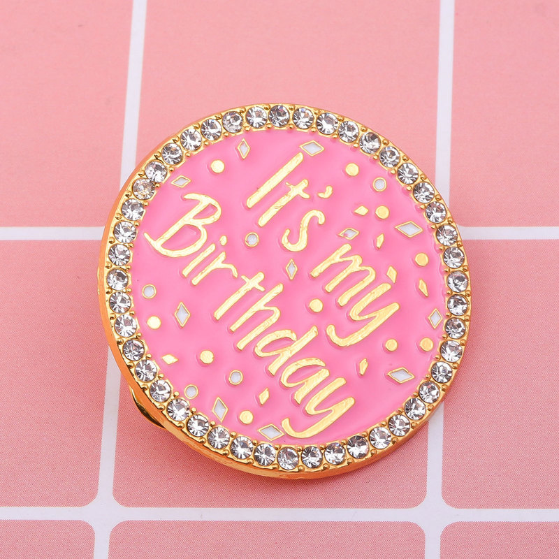誕生日プレゼントクリエイティブアクセサリーピンクに誕生日おめでとうブローチ今日は私の誕生日アルファベットバッジです|undefined